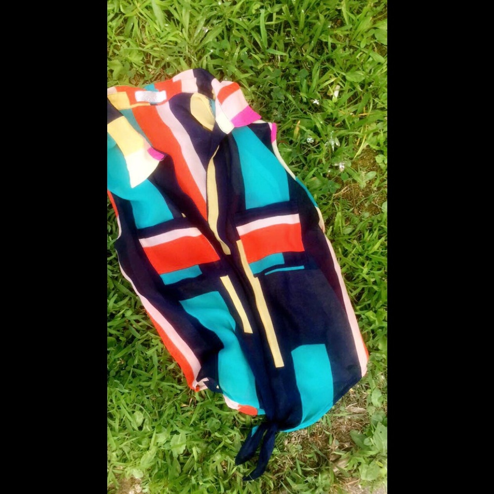 Multi colored spring shirt ❤️